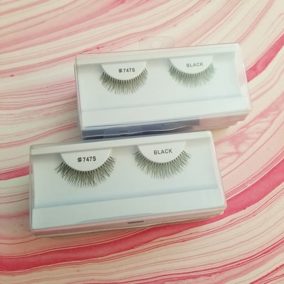 Eye Lash Bundle - Picture 2 of 3